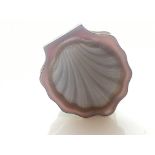 A shell design ladies compact in 875 silver