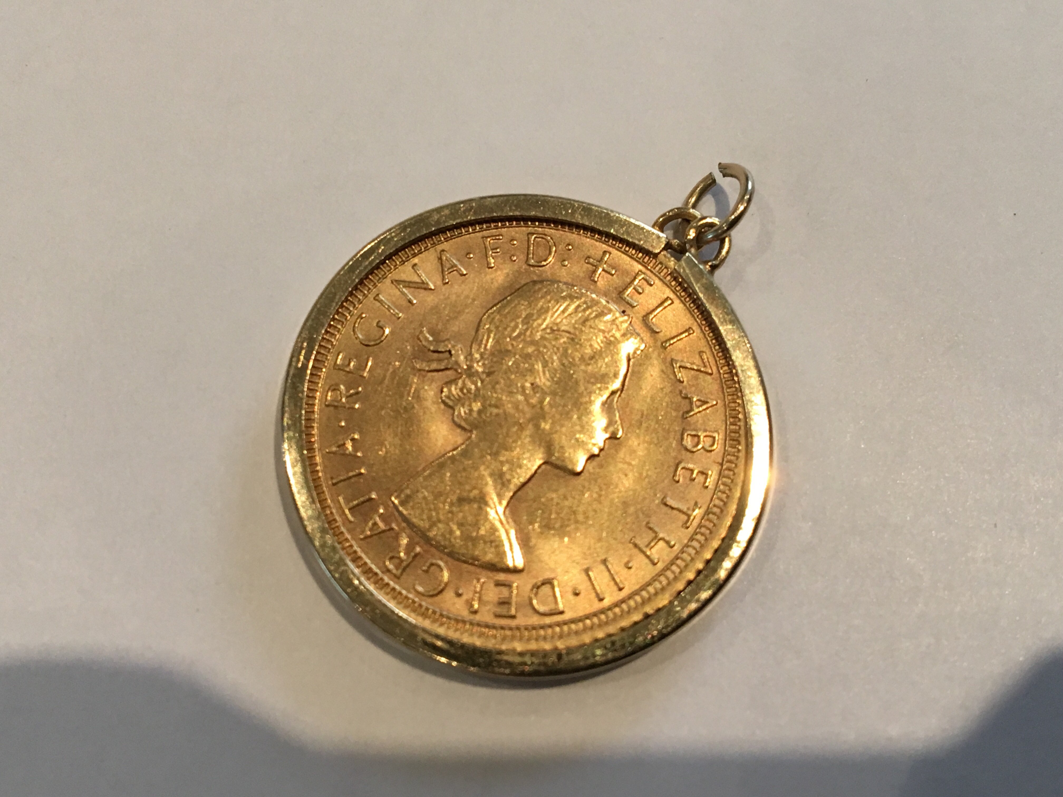 A 1967 Gold Sovereign in a pendent mount, total we