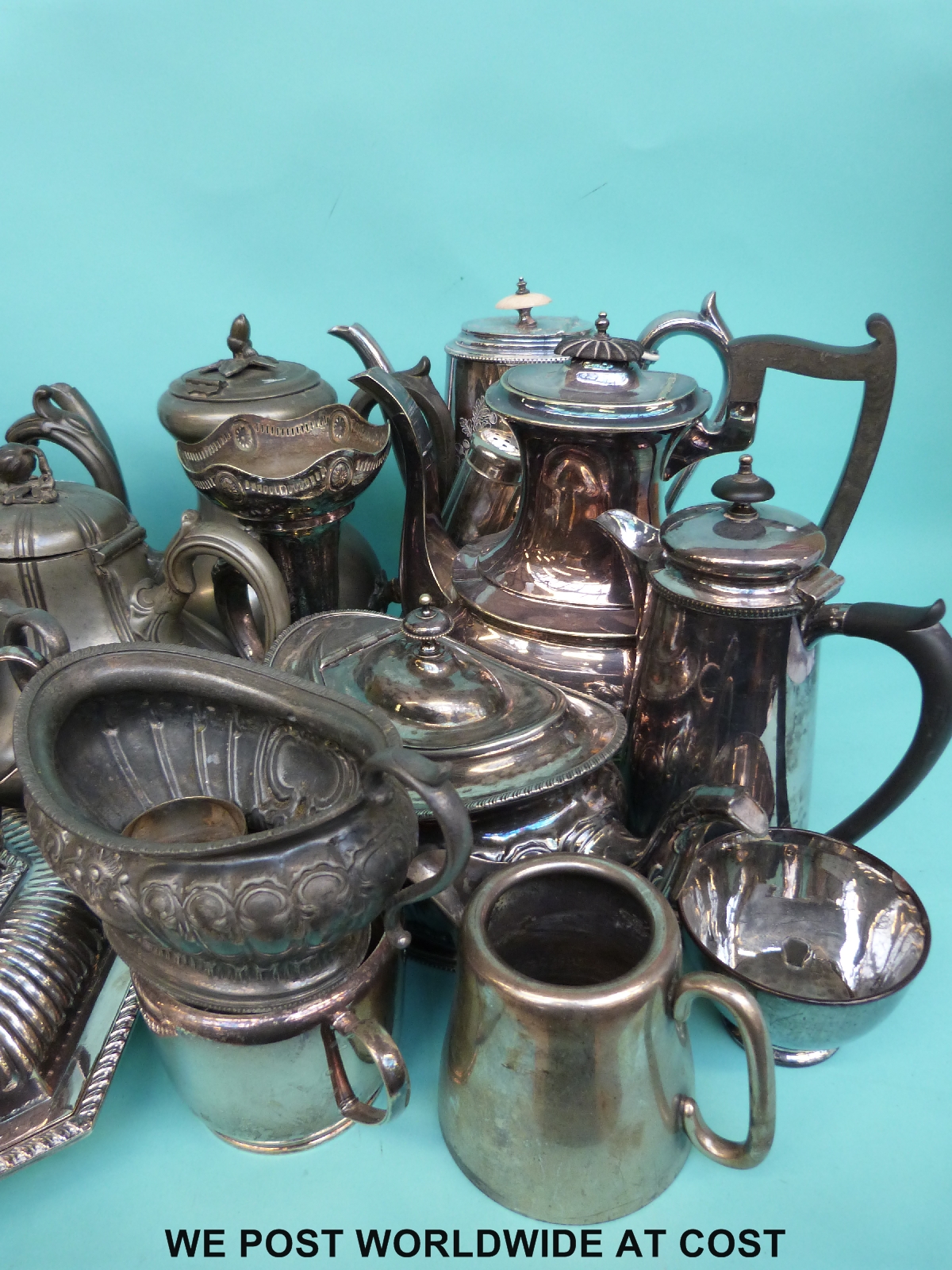 A quantity of silver plated ware to include teaware, entree dish etc. - Image 3 of 3