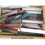Thirty Hornby and other 00 gauge carriages
