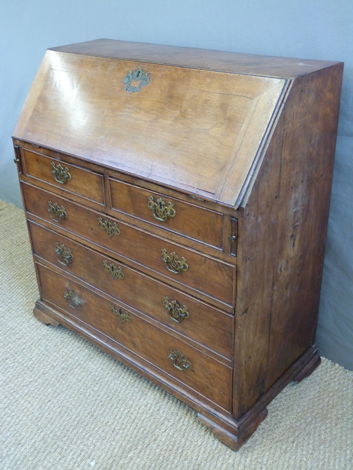 A 19thC mahogany bureau with two over three graduated drawers and fitted interior raised on bracket - Image 3 of 6