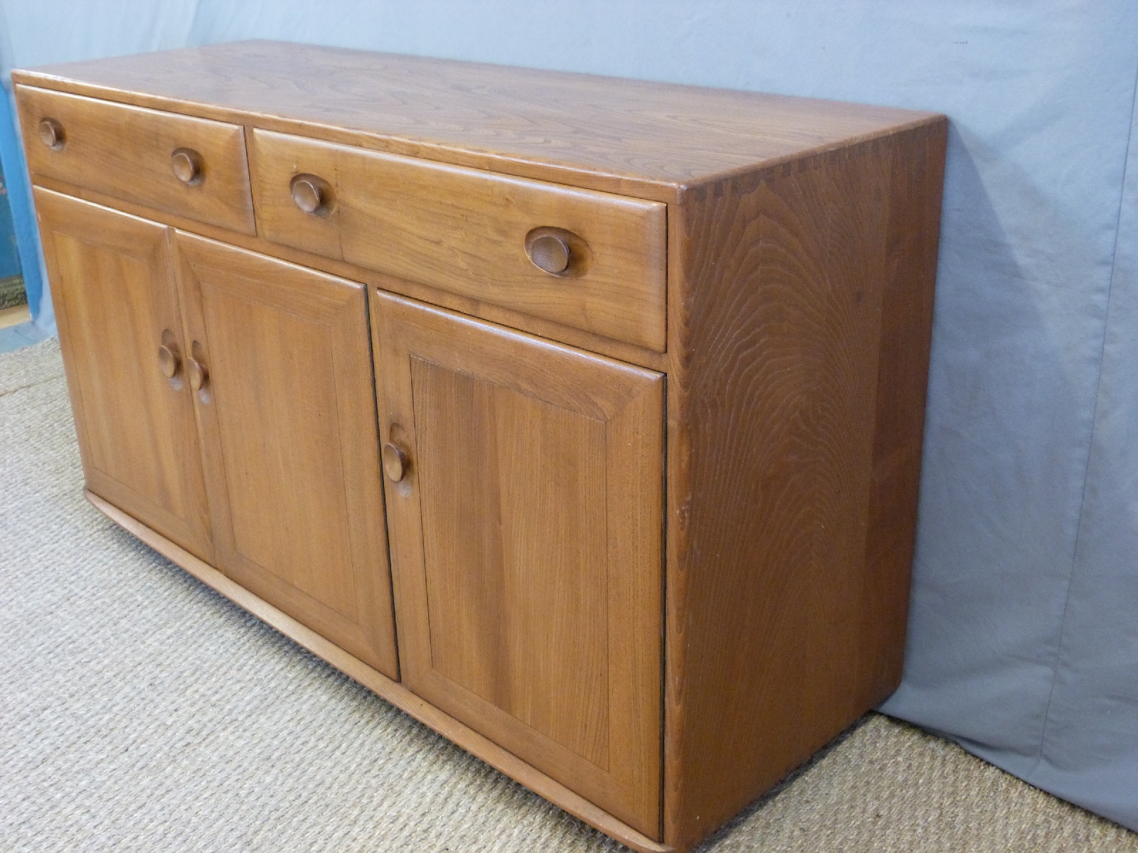 A retro Ercol light elm sideboard with an arrangement of two drawers over three doors (H81 x W106 x - Image 2 of 2