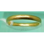 A 22ct gold wedding band, 3.