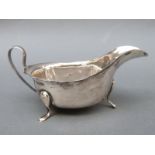 A Viners hallmarked silver sauce boat, Sheffield 1931, length 14.
