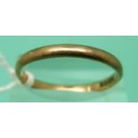 A 9ct gold wedding band, 2.