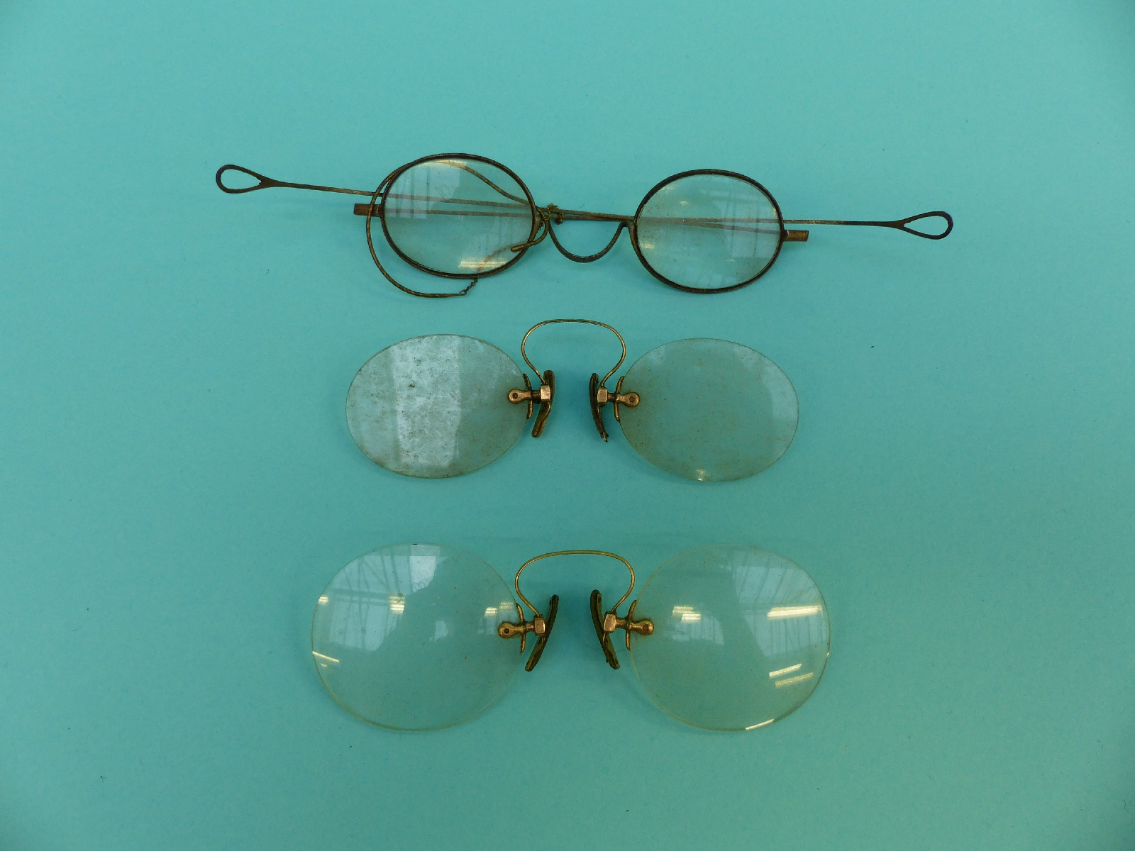 A collection of early spectacles/glasses including coloured lenses, gold plated, Georgian, - Image 6 of 6
