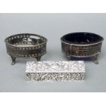 An Edward VII hallmarked silver dressing table pot with embossed decoration, B'ham 1903,
