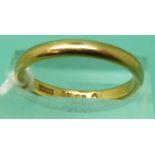 A 22ct gold wedding band,