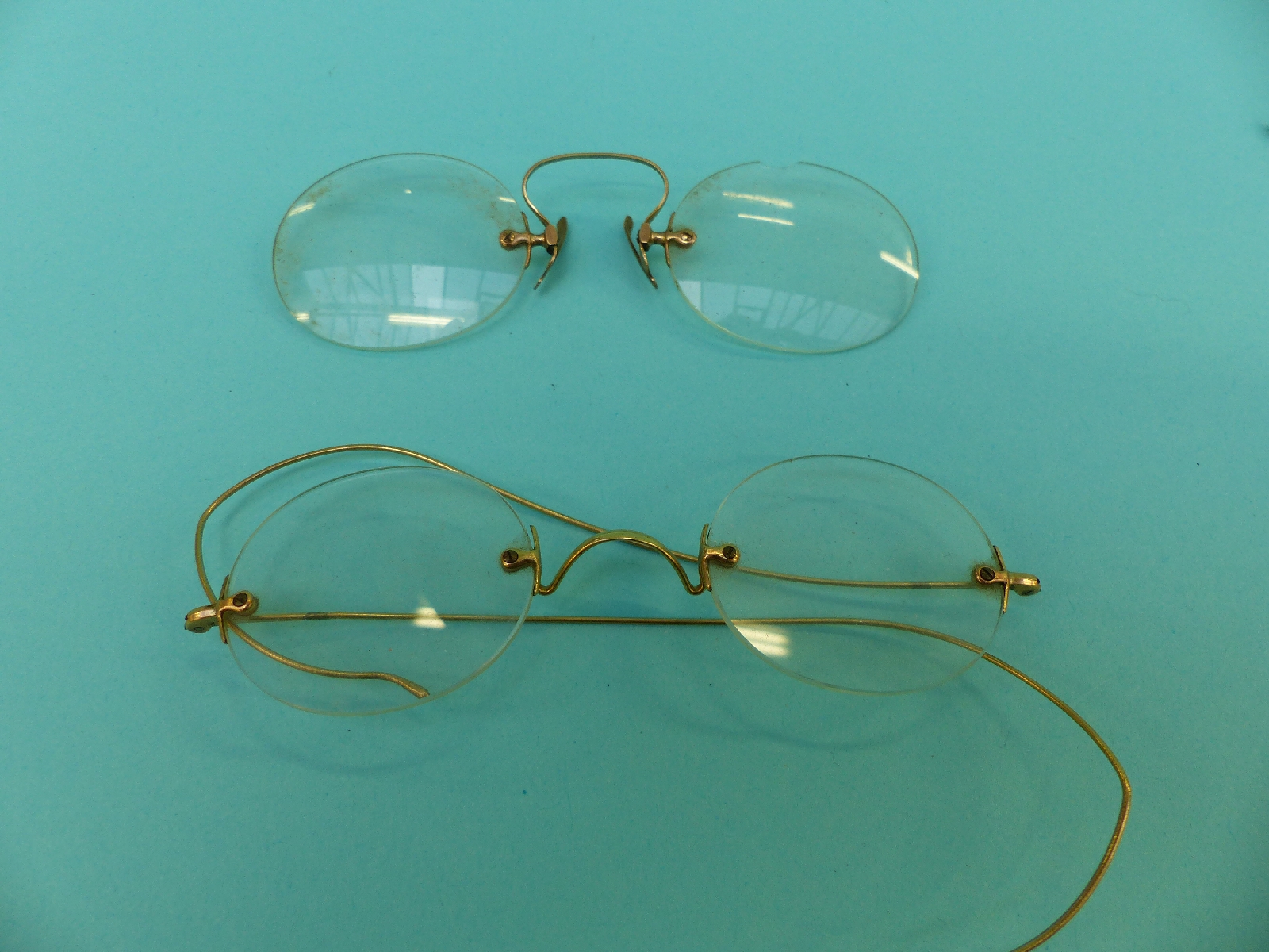 A collection of early spectacles/glasses including coloured lenses, gold plated, Georgian, - Image 2 of 6