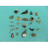 A collection of brooches depicting animals and fish etc to include horses, dolphins, lizard, cat,