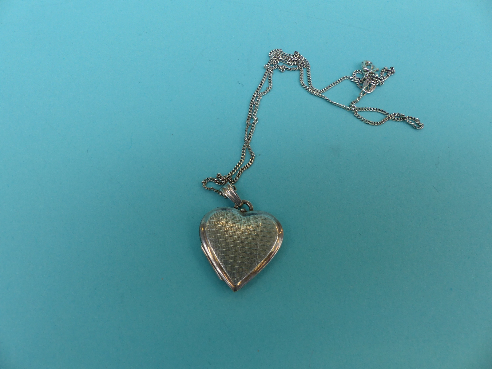 Three silver necklaces, three silver heart lockets, silver and mother of pearl bracelet, - Image 7 of 16
