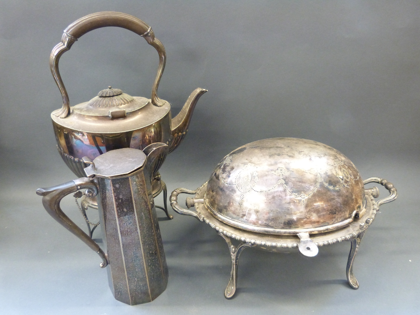 A collection of plated ware including a spirit kettle, Walker and Hall salver, - Image 2 of 4