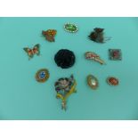 A collection of brooches to include Mizpah, enamel,