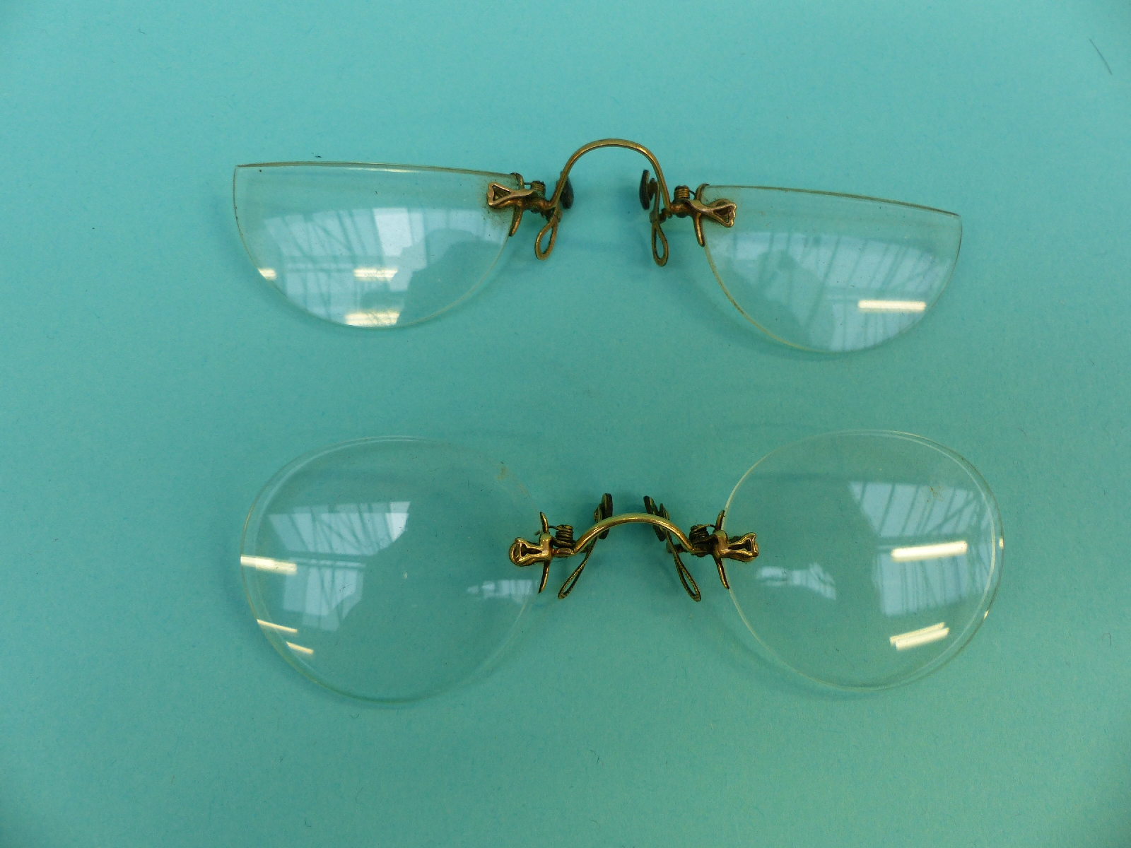 A collection of early spectacles/glasses including coloured lenses, gold plated, Georgian, - Image 5 of 6