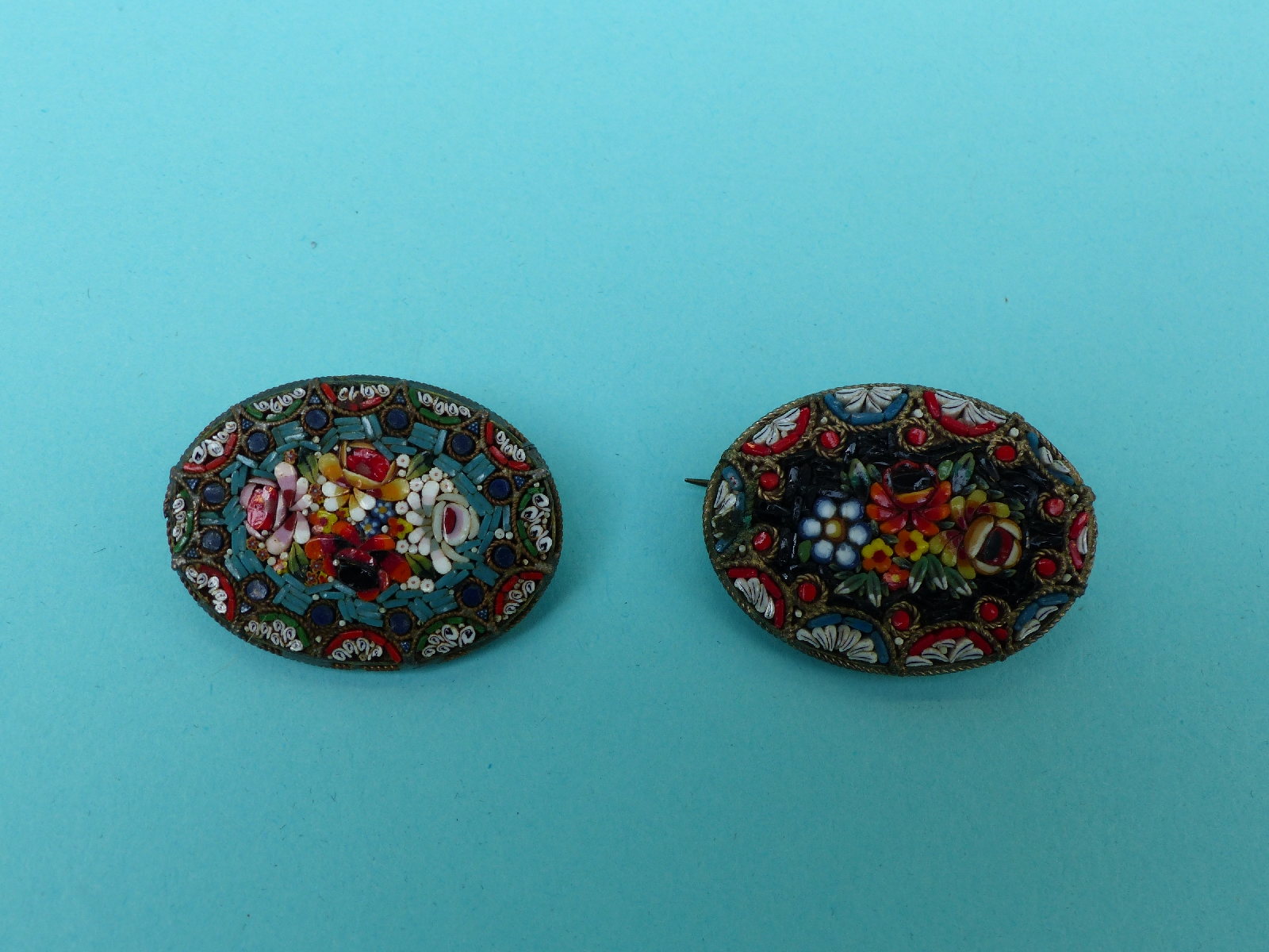A glass necklace, paste example, micro mosaic brooches, - Image 2 of 10