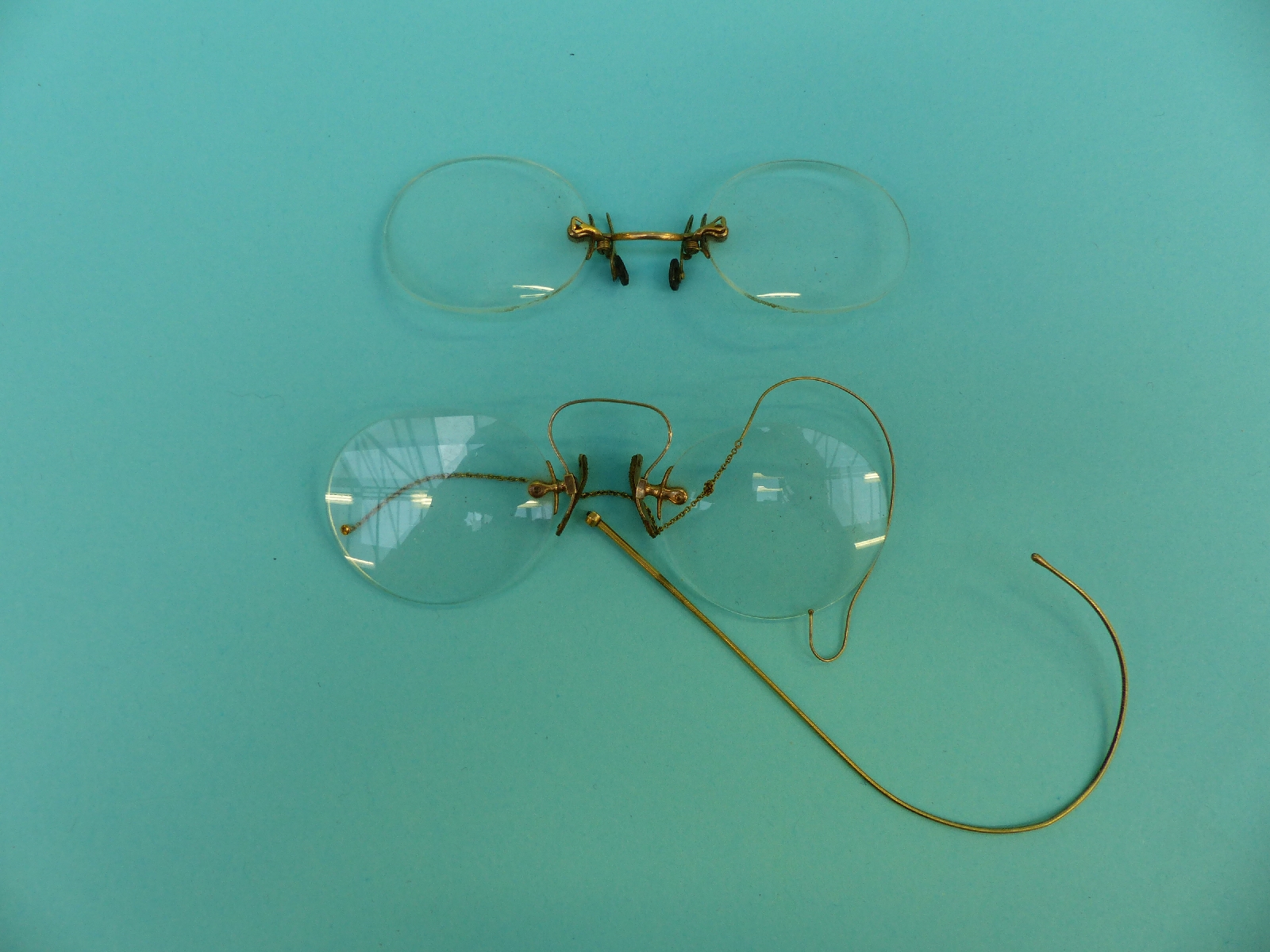 A collection of early spectacles/glasses including coloured lenses, gold plated, Georgian, - Image 4 of 6