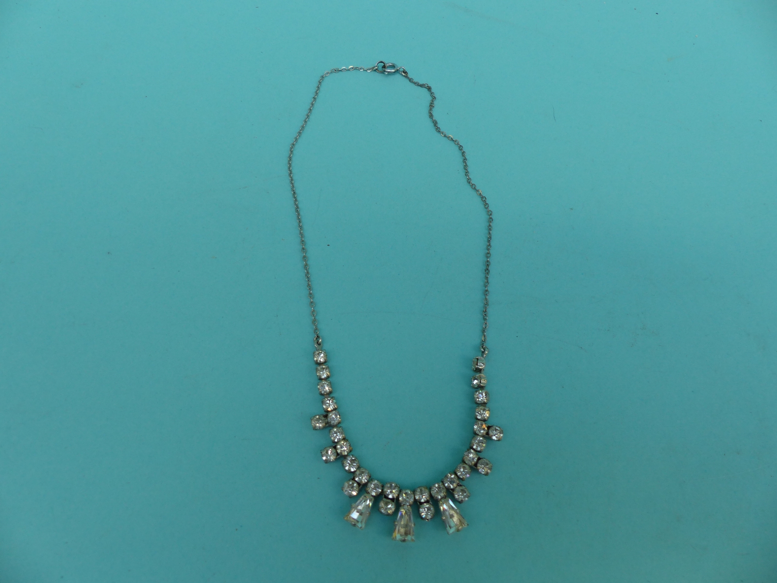 A collection of beads to include glass, faux pearls, - Image 8 of 8