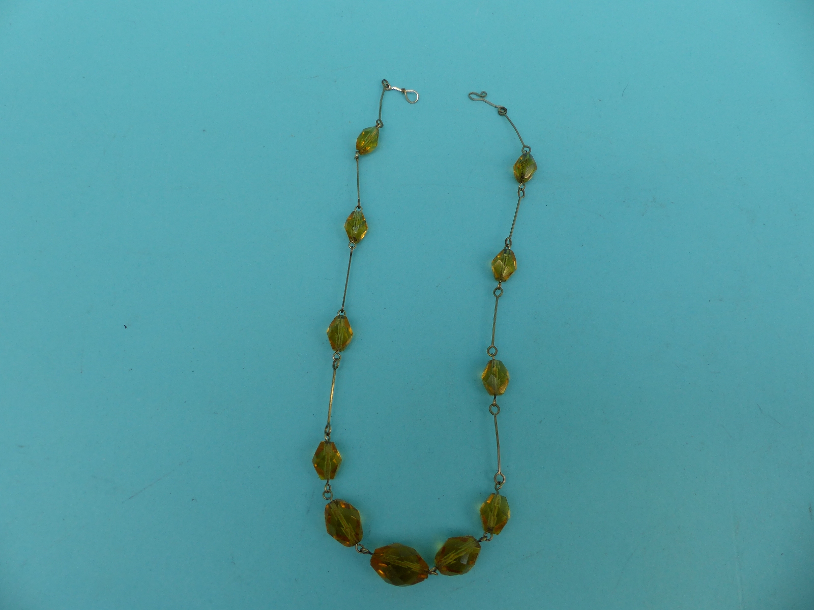 A collection of beads to include glass, faux pearls, - Image 7 of 8