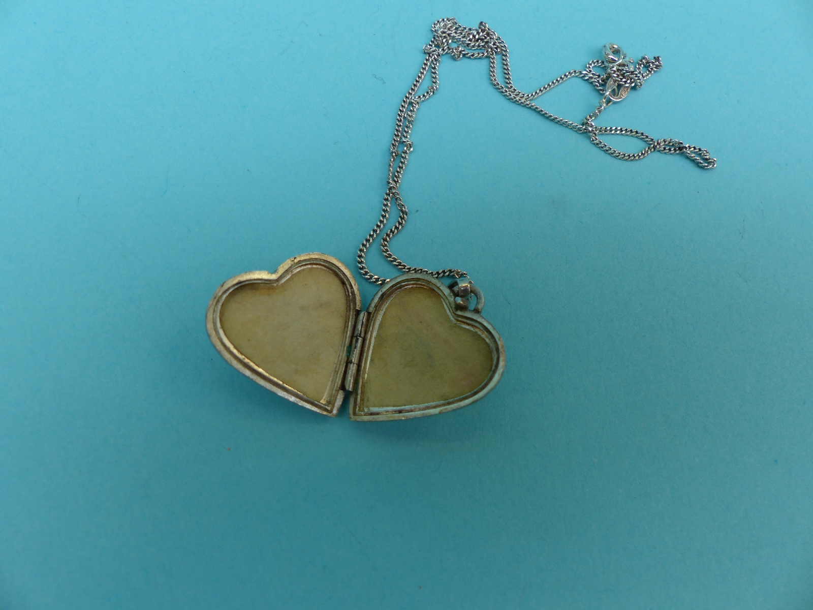 Three silver necklaces, three silver heart lockets, silver and mother of pearl bracelet, - Image 8 of 16