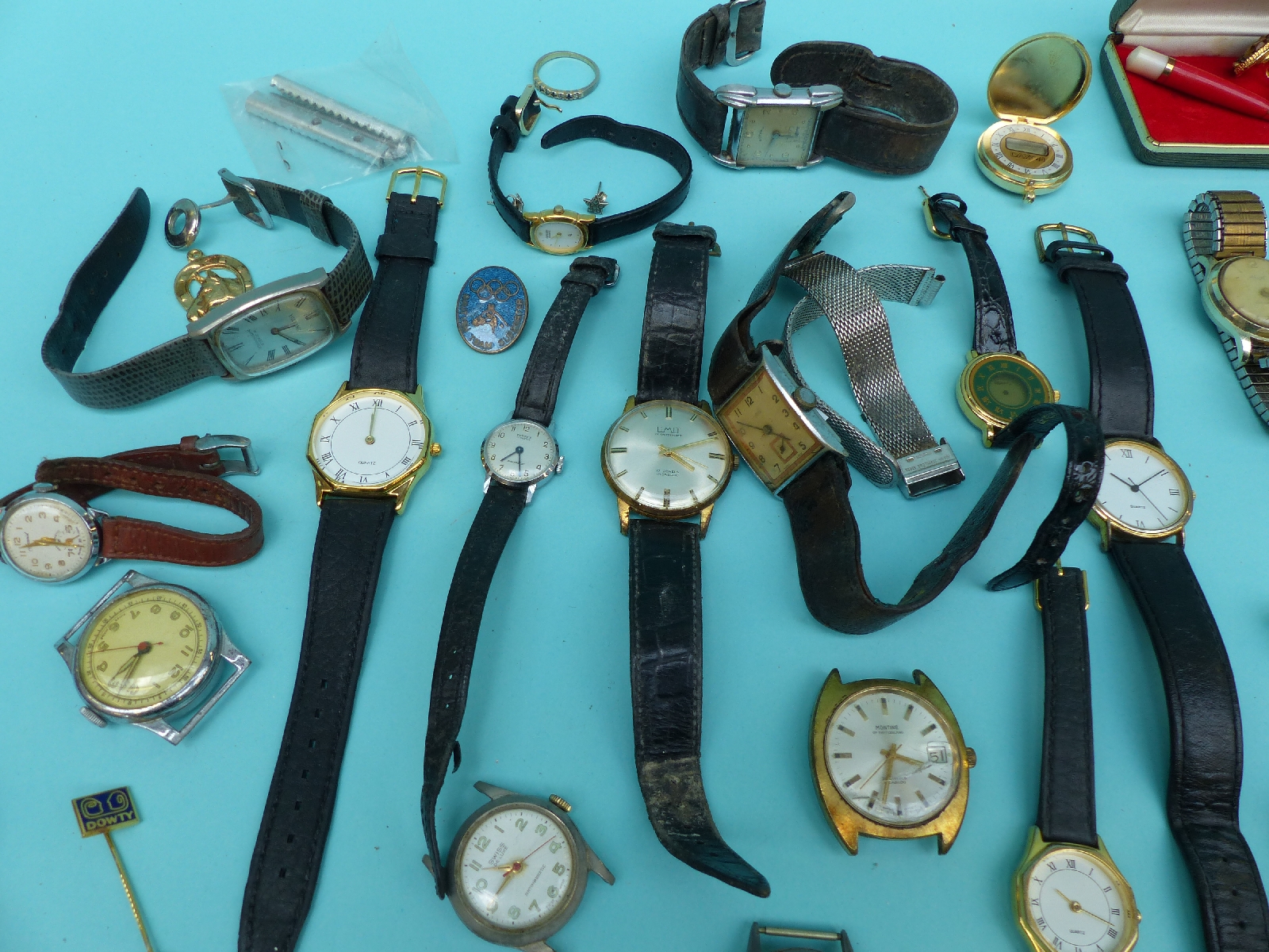 A collection of costume jewellery and watches - Image 2 of 6