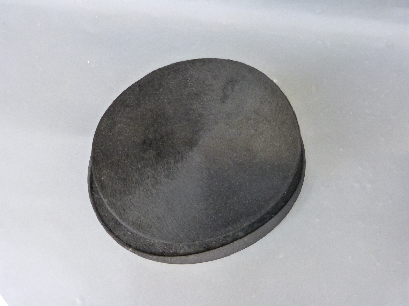 A black silk top hat, internal size approimately 20cm x 16cm. - Image 7 of 8