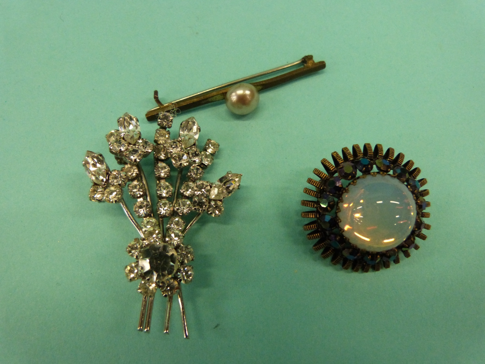 A large collection of costume jewellery to include faux Lotus pearls, diamante, marcasite, - Image 8 of 15