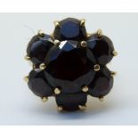 A 9ct gold ring set with large garnets in a cluster (size L)