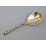 A Victorian hallmarked silver caddy spoon with gilt bowl, London 1880 maker Holland, Son & Slater,