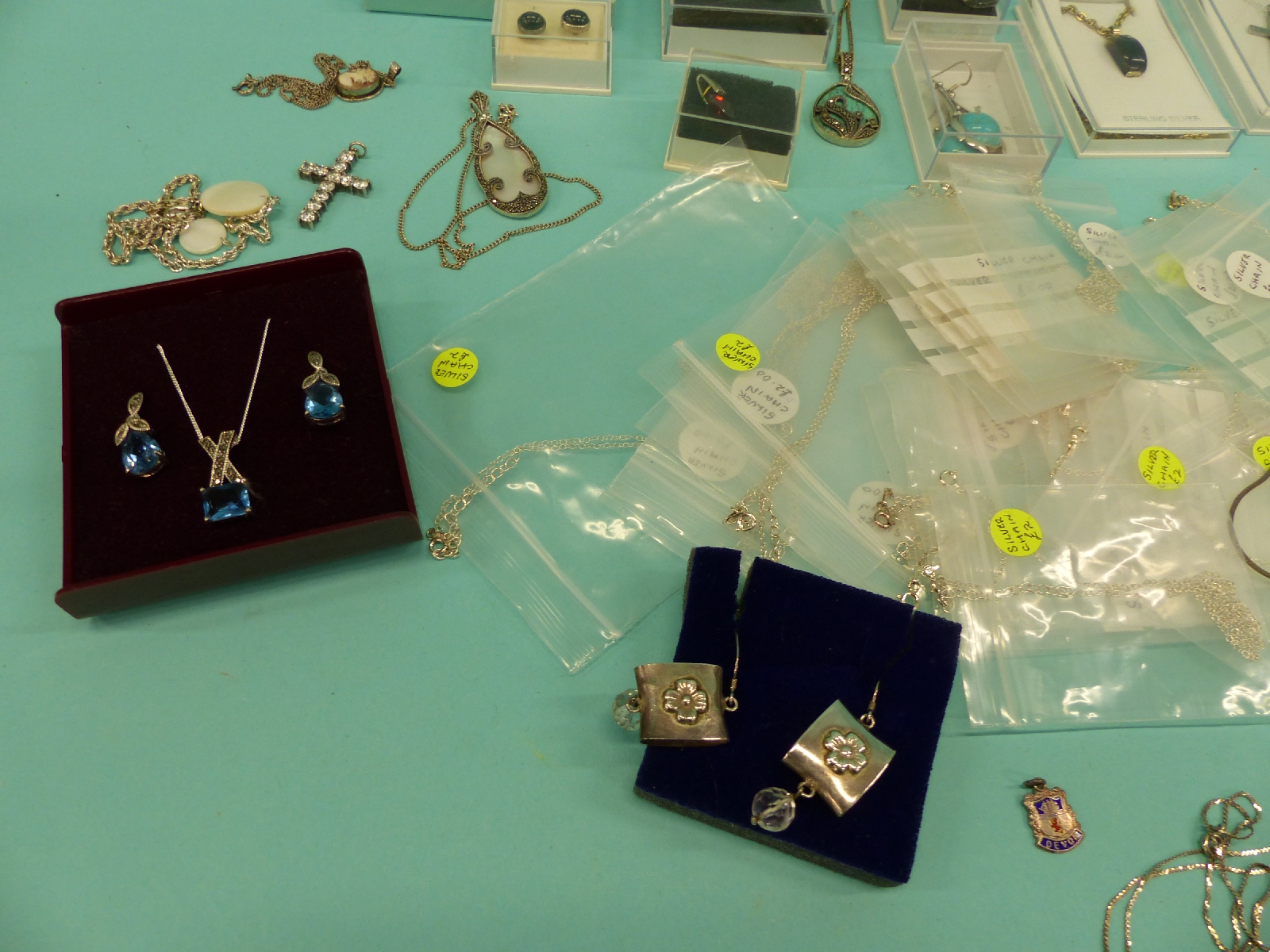 A collection of costume jewellery to include a large quantity of silver jewellery including enamel - Image 2 of 8