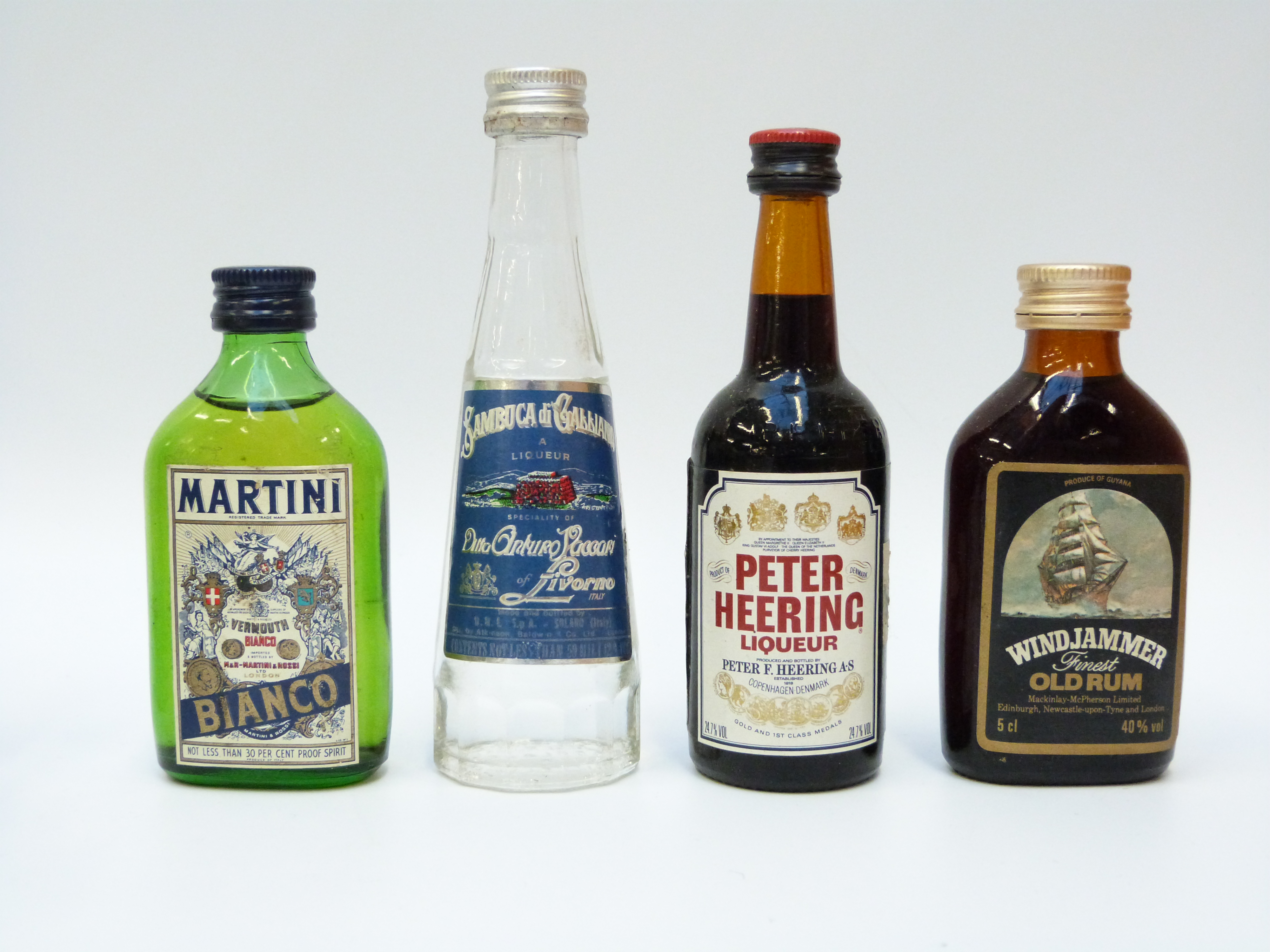 Approximately 20 novelty alcohol miniatures including Archers Peach County Schnapps, Remerara rum, - Image 4 of 11