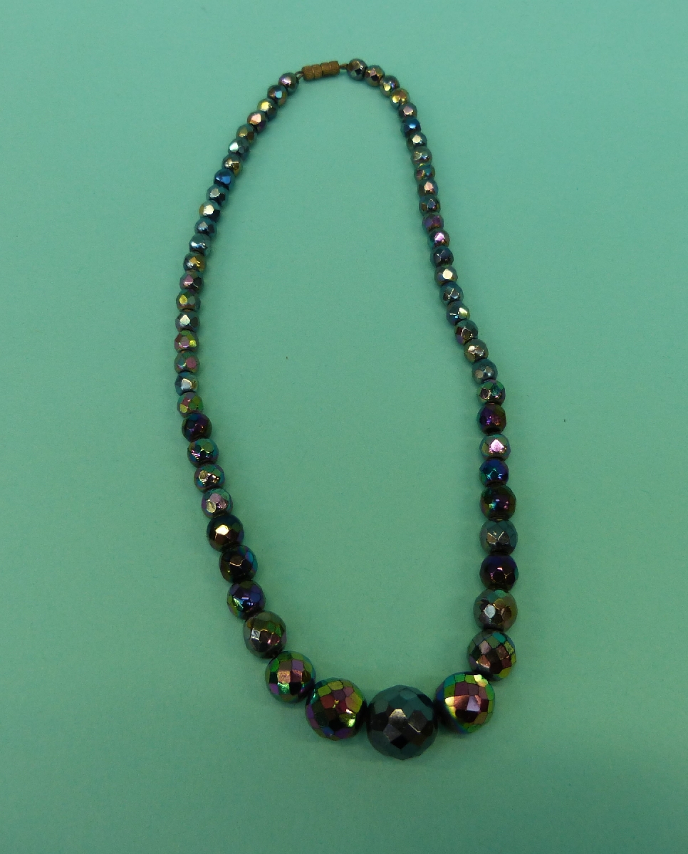 A collection of costume jewellery to include necklaces, crystal, faux pearls, faux amber, - Image 8 of 14