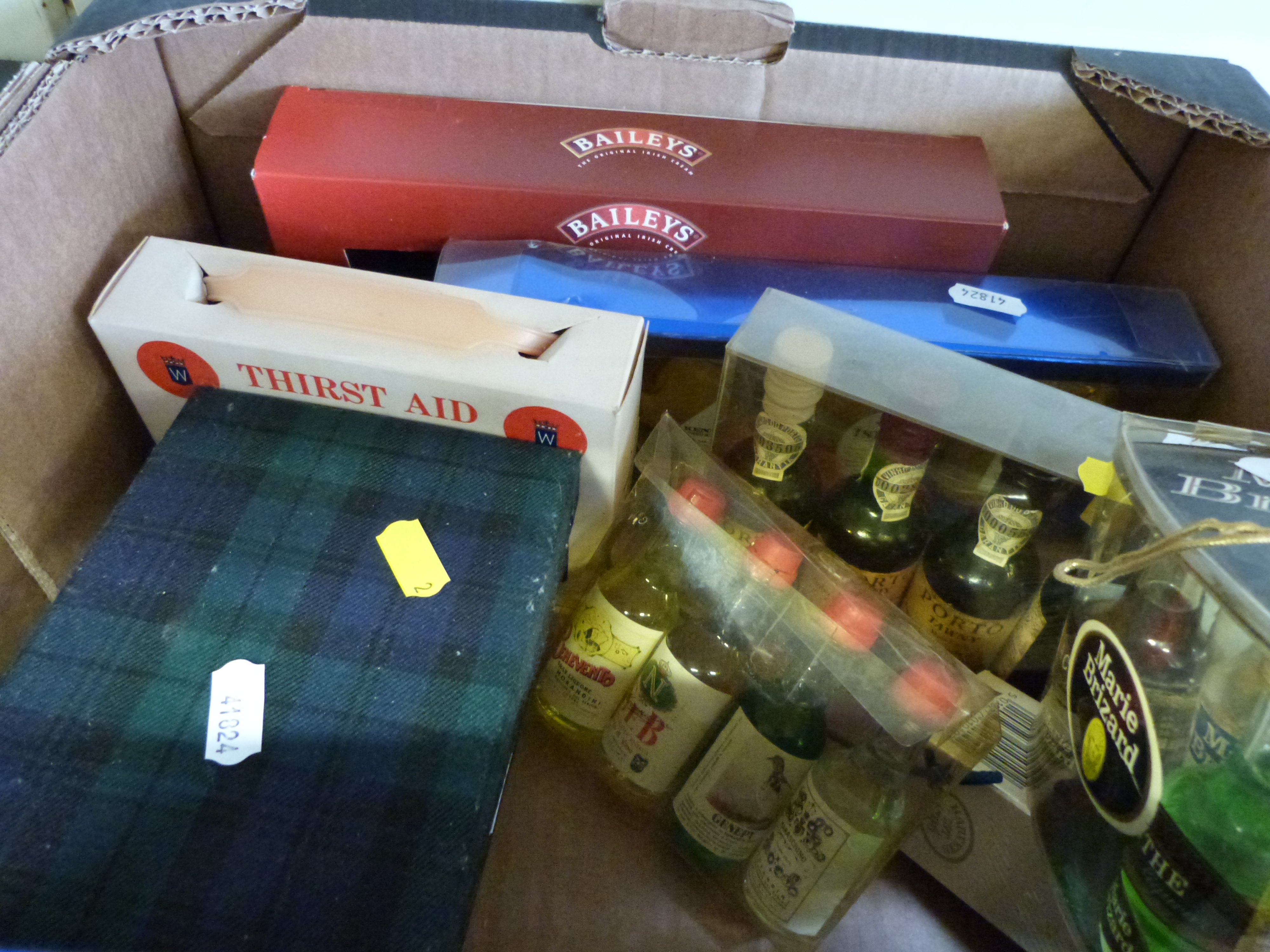 A collection of alcohol miniatures in presentation packs and boxes, including Glenmorangie whisky, - Image 3 of 3