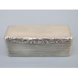 A Georgian hallmaked silver rectangular snuff box with ribbed surround and engine turned top,