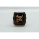 An 18ct gold ring set with an emerald cut smoky quartz (size O)