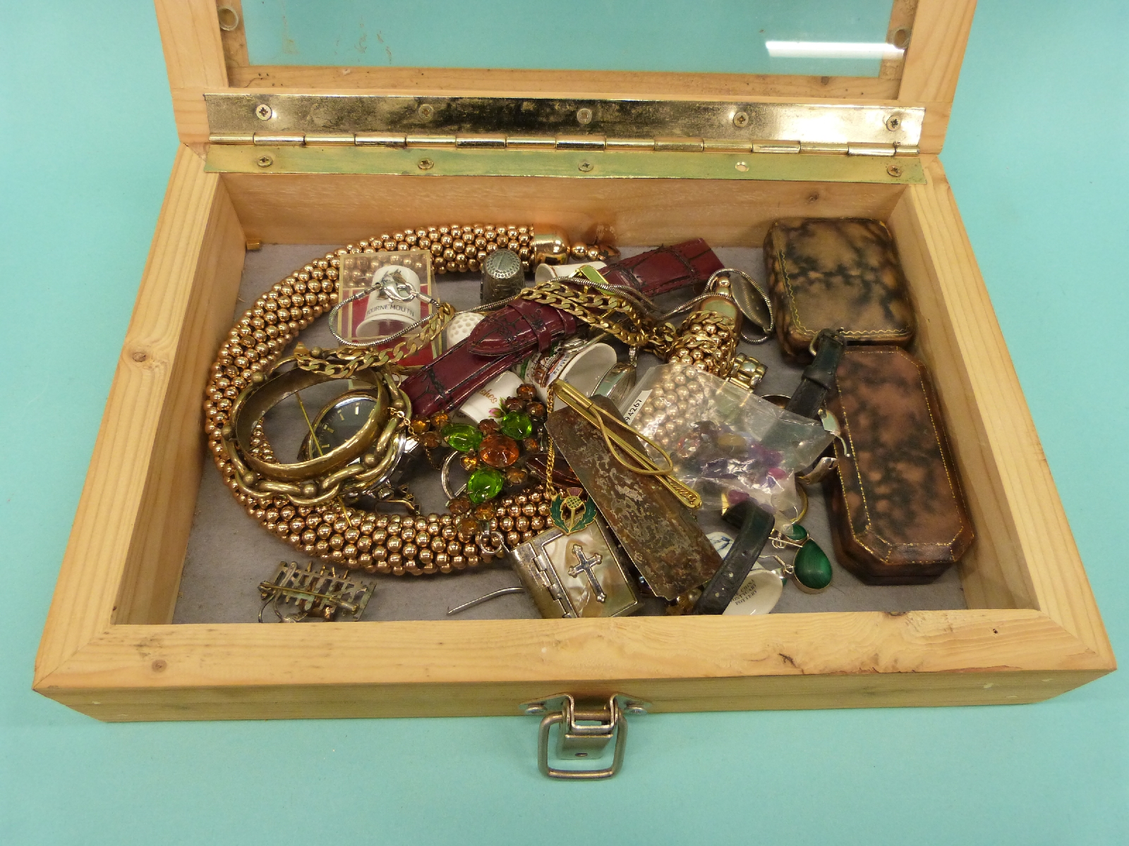 A collection of costume jewellery etc to include two silver rings, - Image 6 of 6