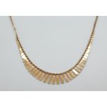 A 9ct gold necklace 7.