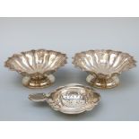 A pair of George V Goldsmiths & Silversmiths Company pedestal bon bon dishes with lobed and