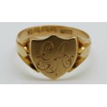 An 18ct gold signet ring, Birmingham 1902, 4.