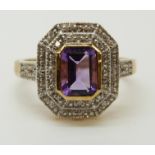 A 9ct gold ring set with an amethyst and diamonds (size M)