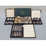 A cased set of six hallmarked silver teaspoons, weight 94g,