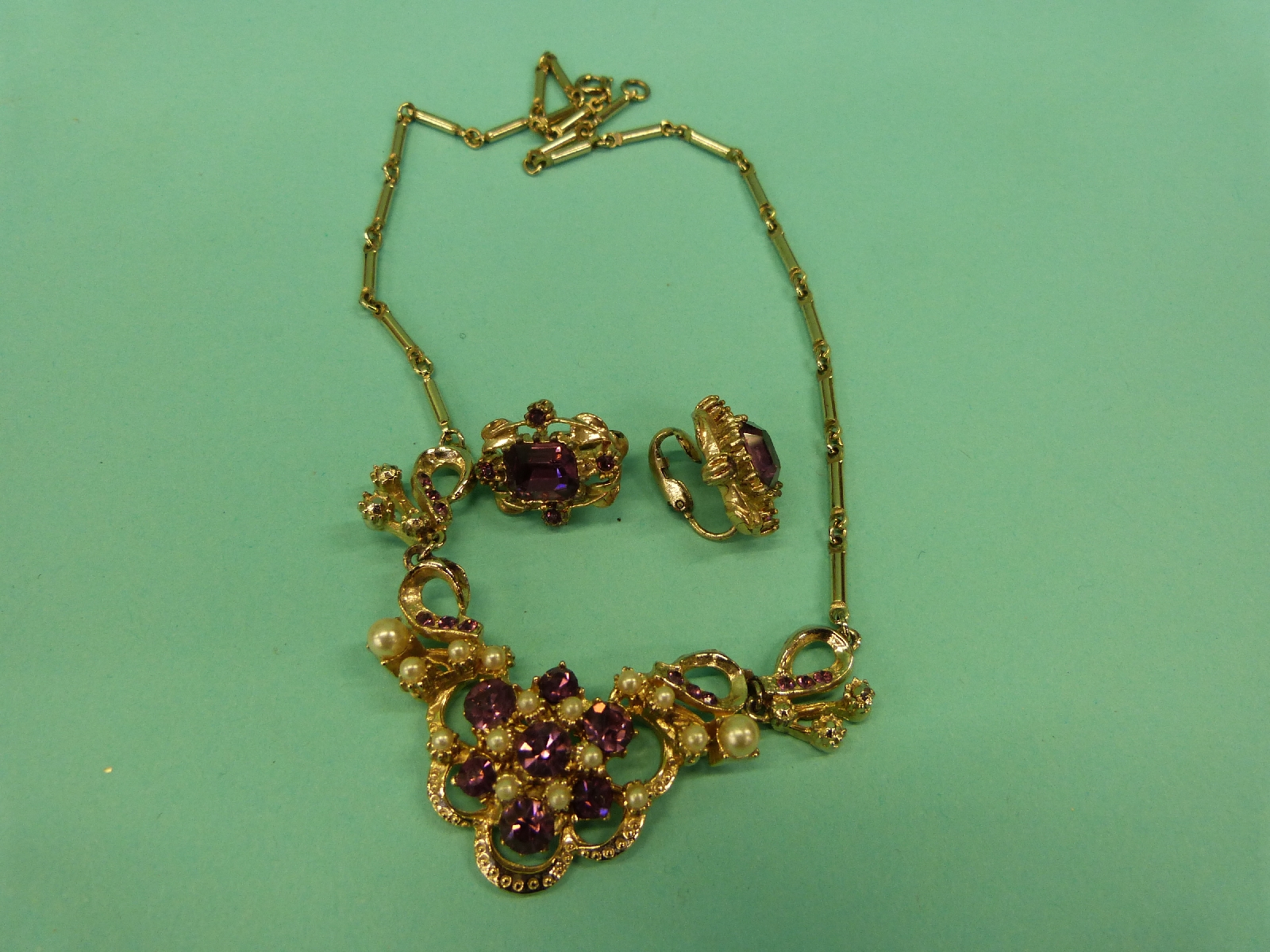 A large collection of costume jewellery to include faux Lotus pearls, diamante, marcasite, - Image 6 of 15