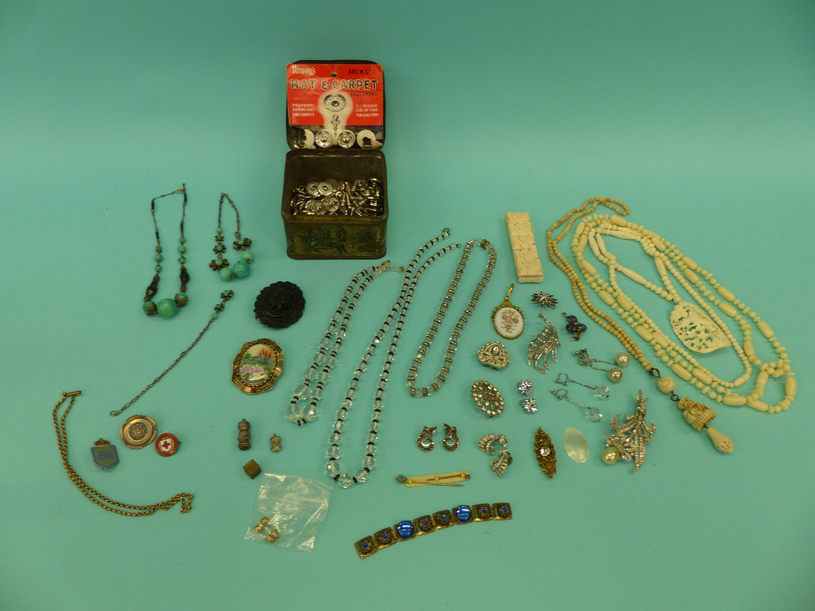 A collection of costume jewellery to include Art Deco crystal necklace, Victorian paste brooch,