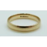 A 9ct gold wedding band, size 3.