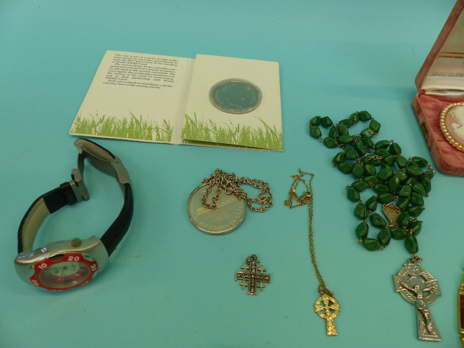 A collection of costume jewellery including a lacquer brooch, silver earrings, - Image 2 of 5