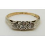 An 18ct gold ring set with three diamonds in a platinum setting (size M)