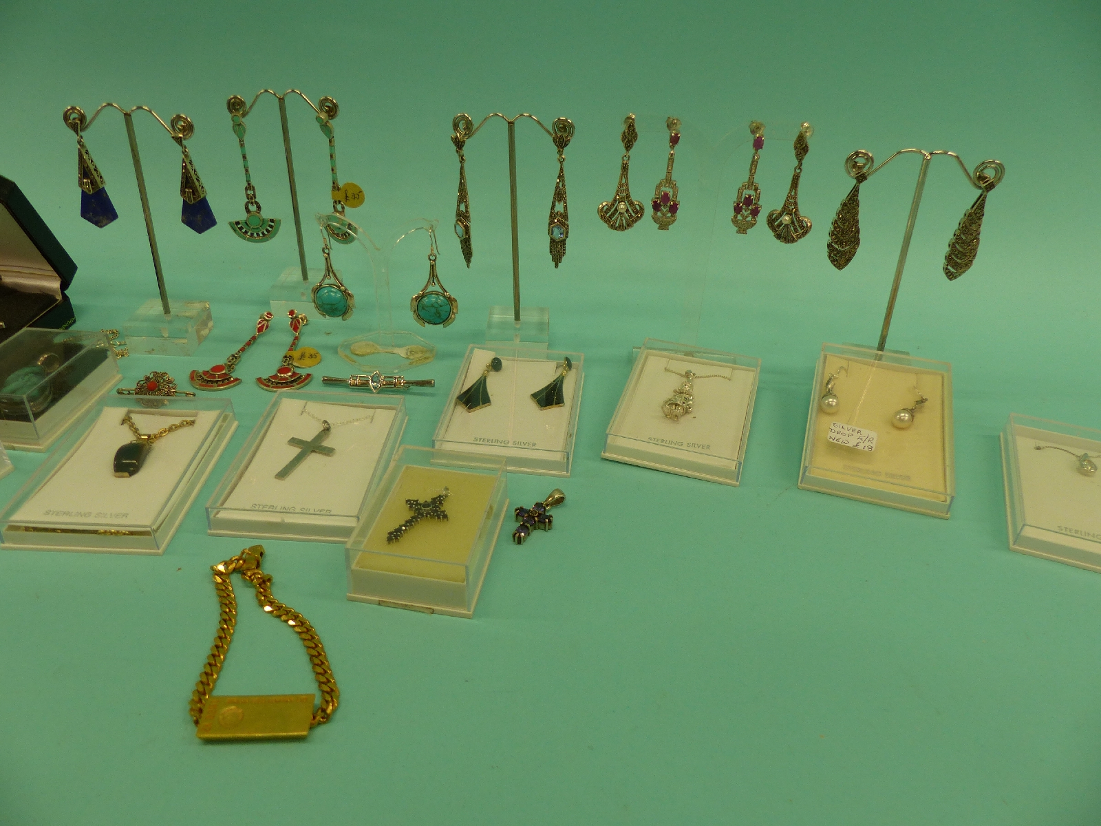 A collection of costume jewellery to include a large quantity of silver jewellery including enamel - Image 6 of 8