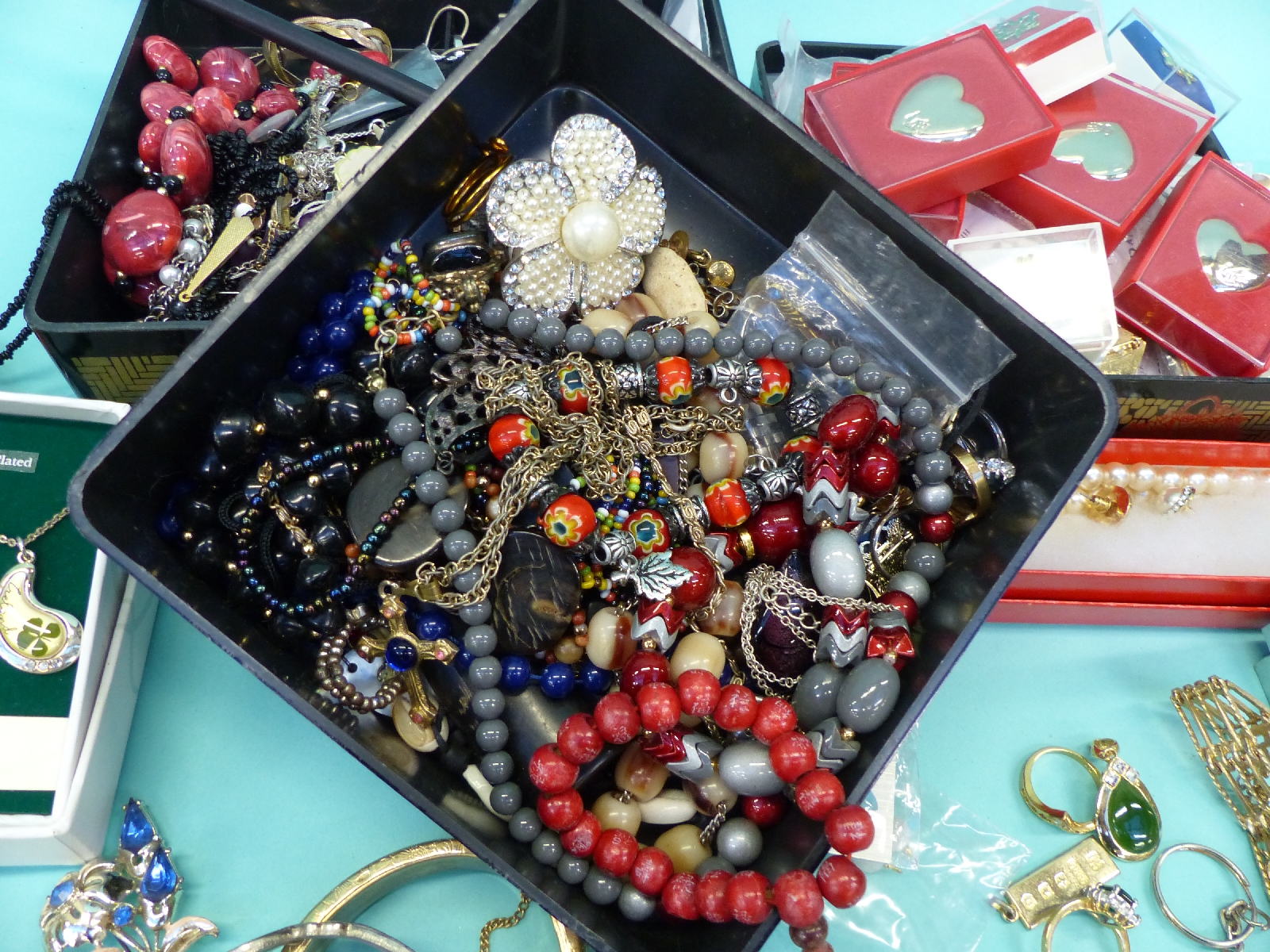 A collection of costume jewellery including beads, agate necklaces, silver rings, silver bangle, - Image 3 of 16