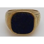 A 14k gold signet ring set with lapis lazuli, 7.