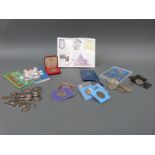 A collection of modern crowns, £2 coins and 2004 football medal coins etc,