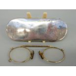 A George V hallmarked silver sprung spectacles case, Birmingham 1923 maker D.